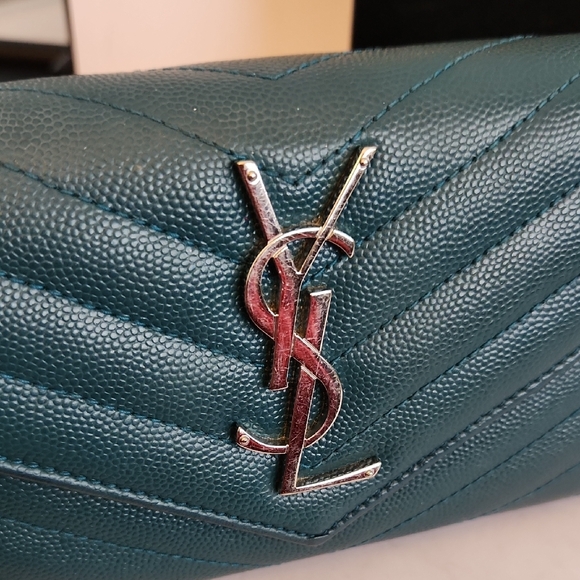 Yves Saint Laurent Peacock Chevron Cassandra Leather Wallet W/Silver Hardware - Picture 2 of 15